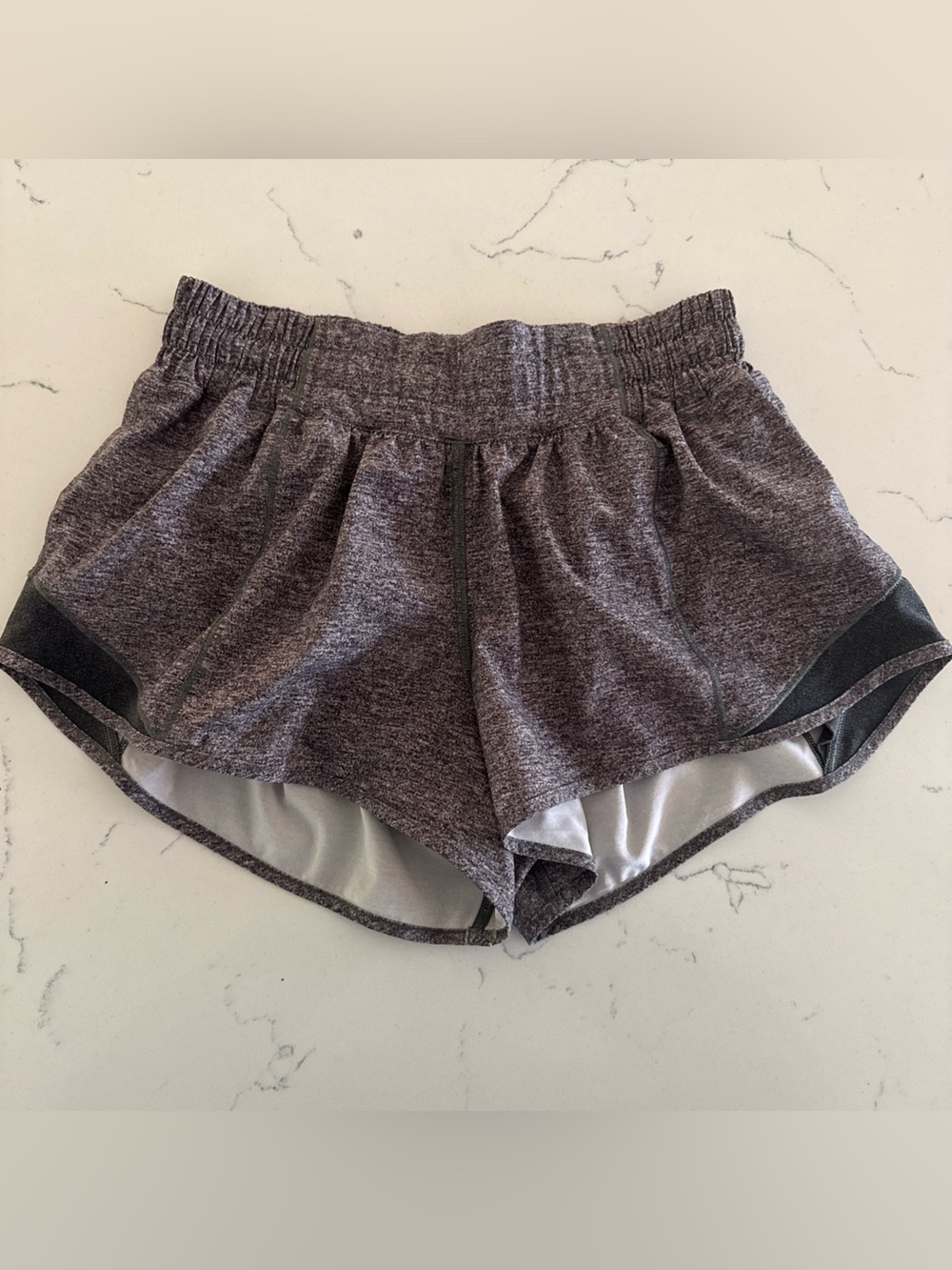 Lululemon Women's Hotty-Hot Shorts 2.5” Size 4 High Rise Heathered Purple Lined